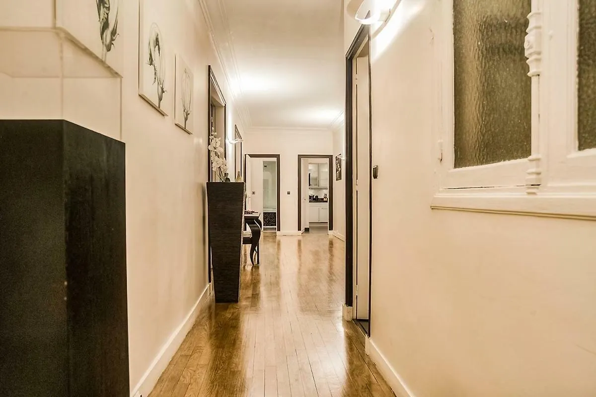 Apartment Rue Arsene Houssaye In باريس فرنسا