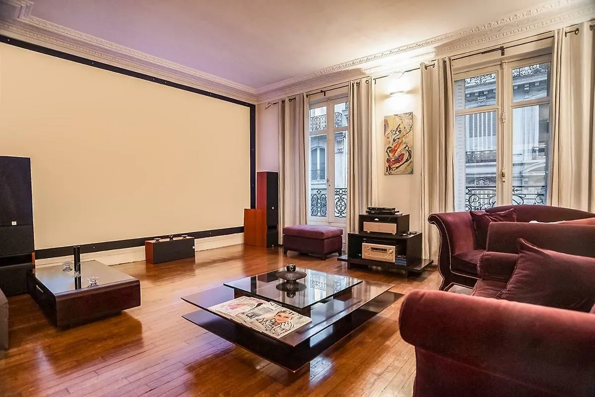 Apartment Rue Arsene Houssaye In باريس فرنسا