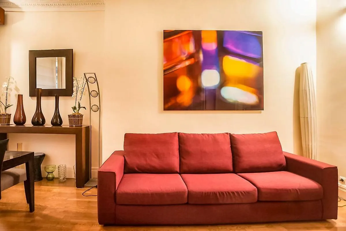 Apartment Rue Arsene Houssaye In باريس